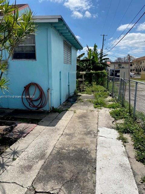 2158 NW 32nd St