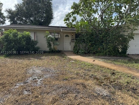 Photo of 650 SW SW 68th Blvd, Pembroke Pines, FL 33023 (MLS # A12100361)