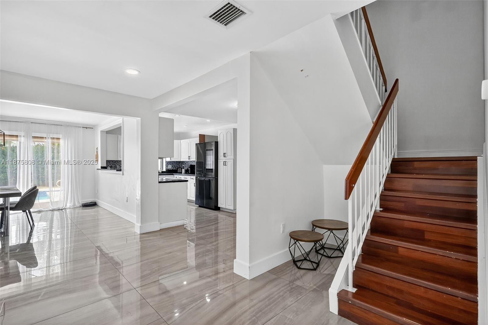 SKY LAKE VILLAS FIRST ADD - Residential Lease