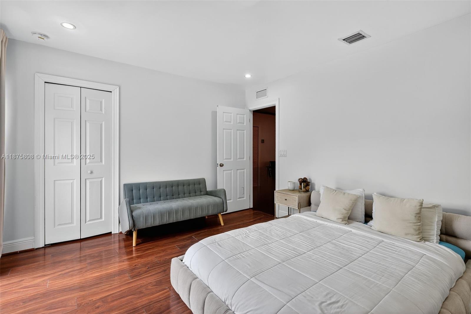 SKY LAKE VILLAS FIRST ADD - Residential Lease