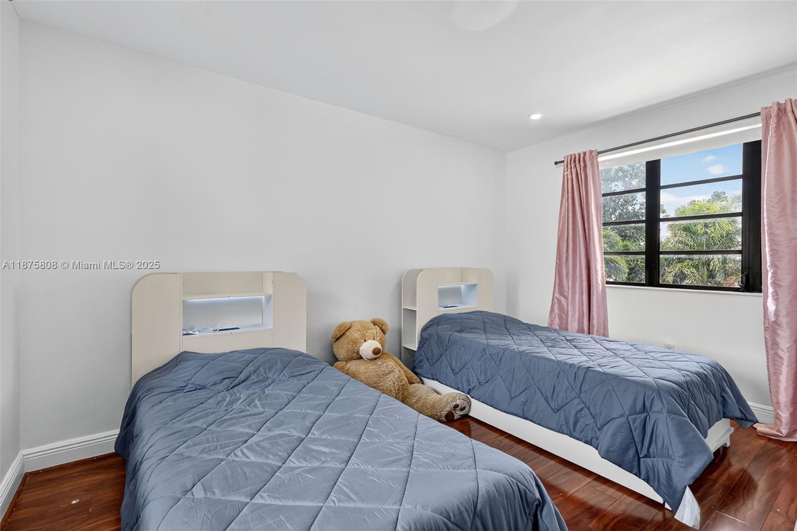 SKY LAKE VILLAS FIRST ADD - Residential Lease