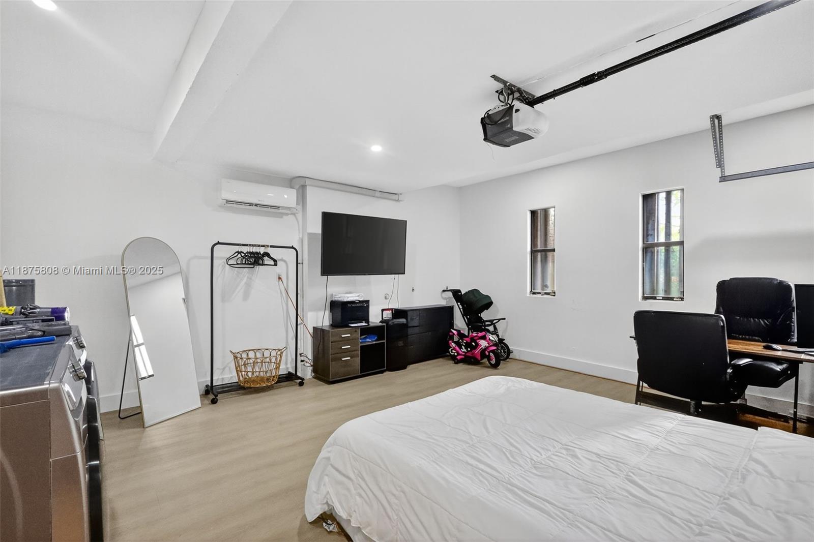 SKY LAKE VILLAS FIRST ADD - Residential Lease