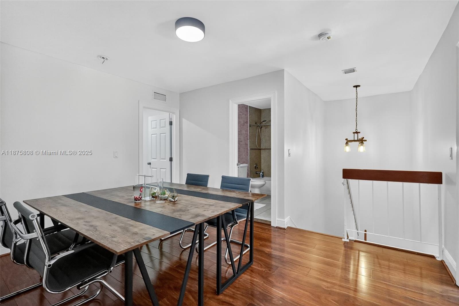 SKY LAKE VILLAS FIRST ADD - Residential Lease