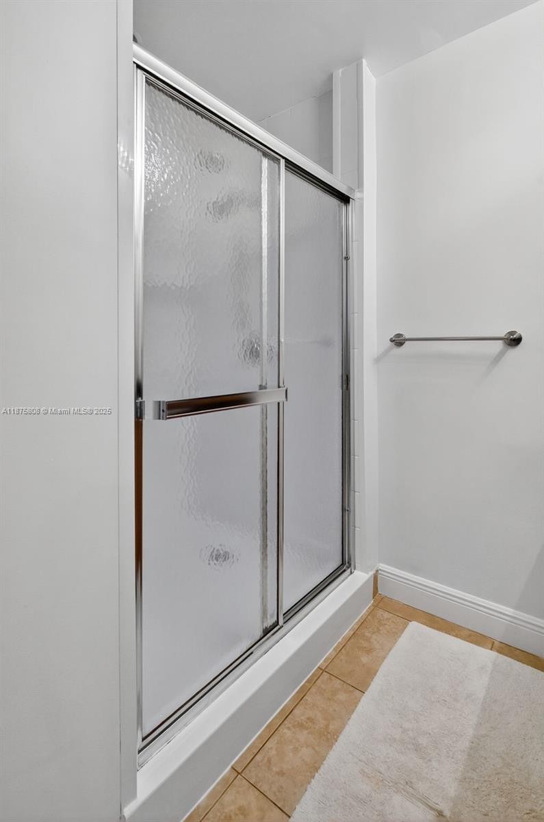 SKY LAKE VILLAS FIRST ADD - Residential Lease