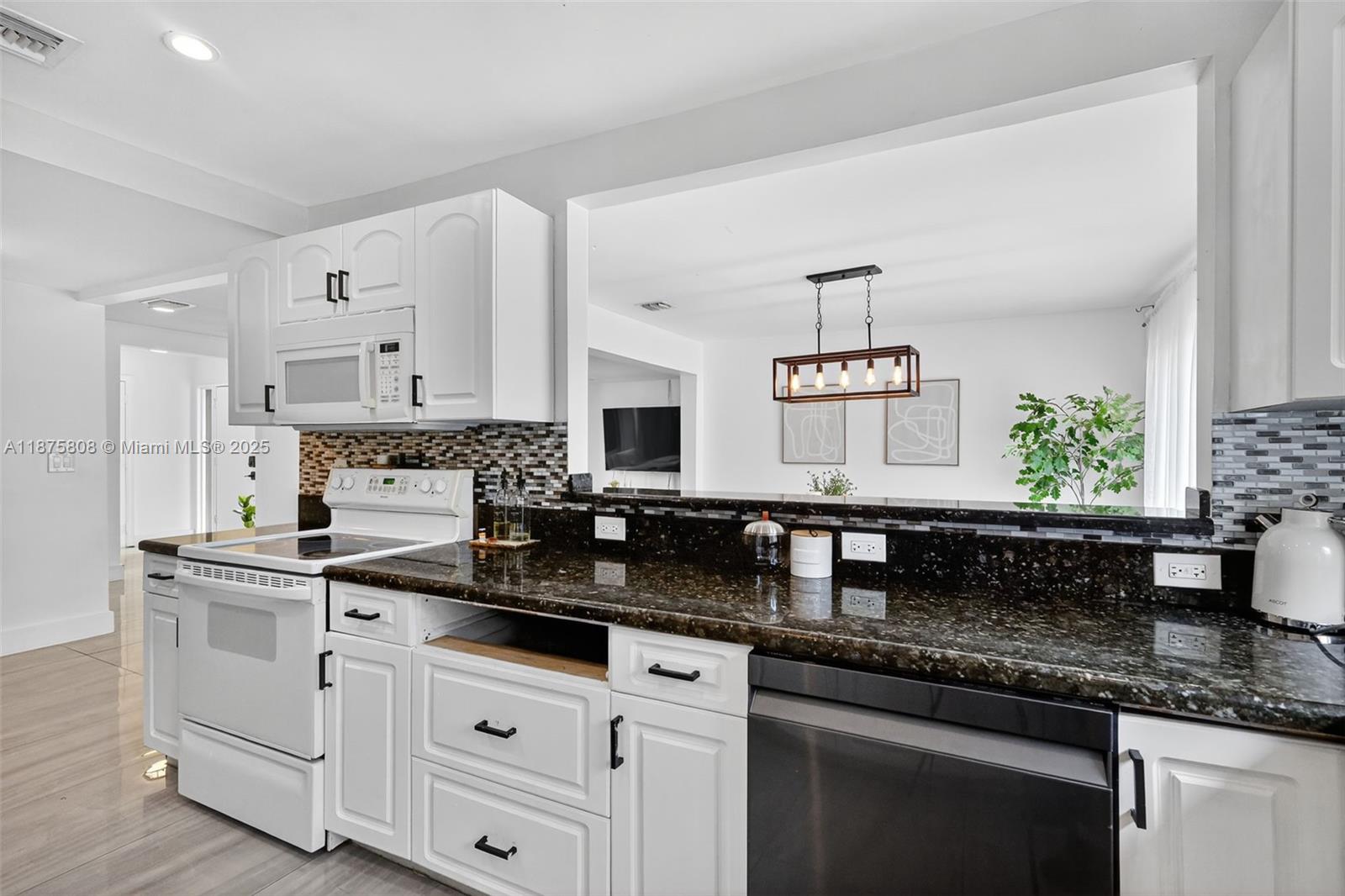 SKY LAKE VILLAS FIRST ADD - Residential Lease