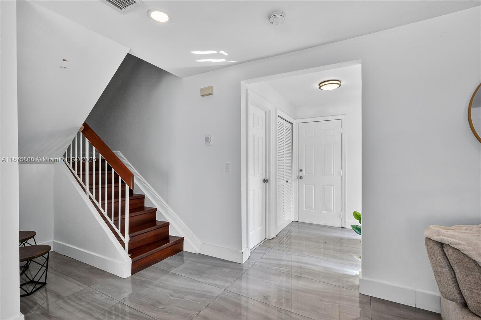 SKY LAKE VILLAS FIRST ADD - Residential Lease