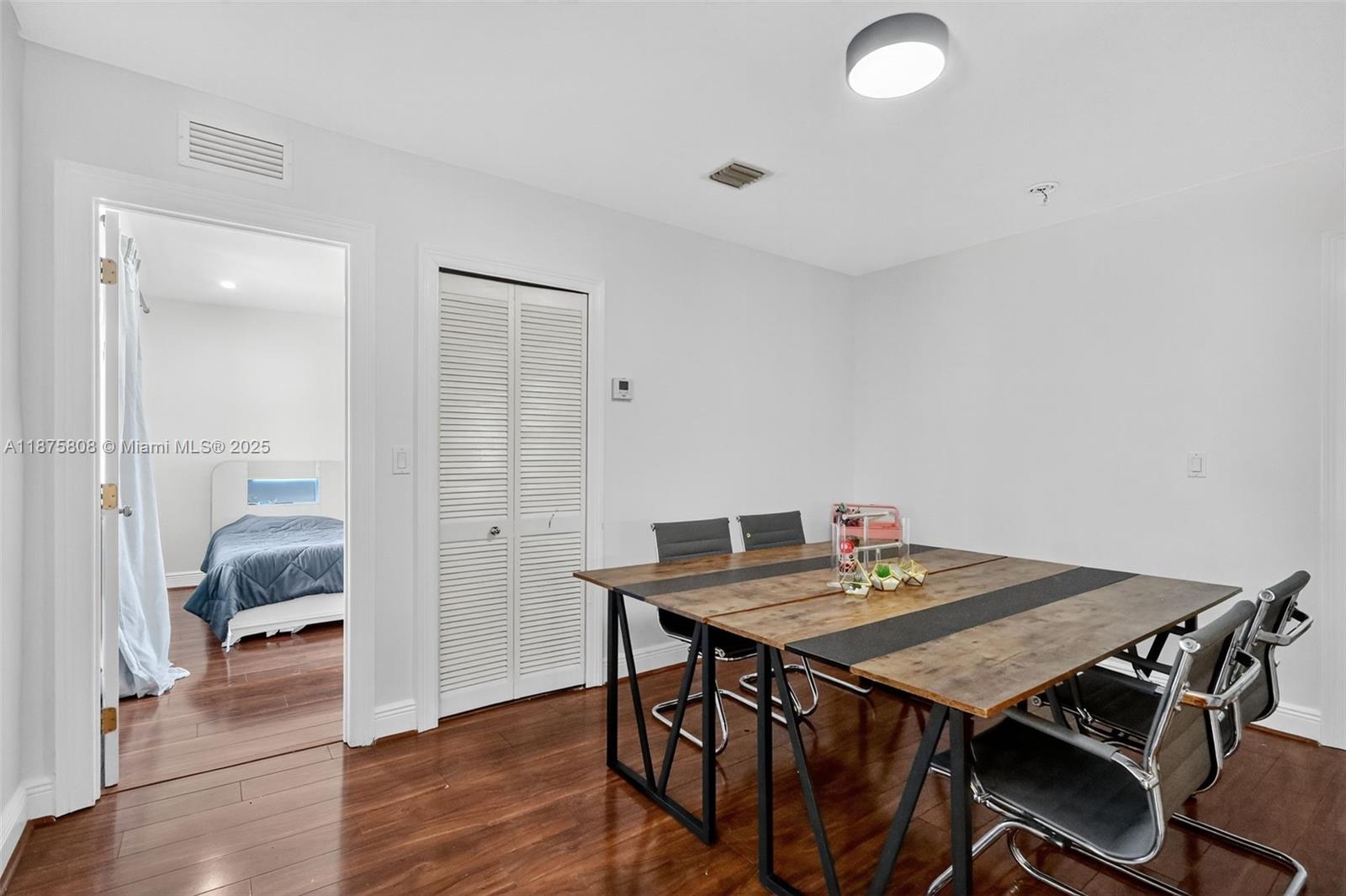 SKY LAKE VILLAS FIRST ADD - Residential Lease