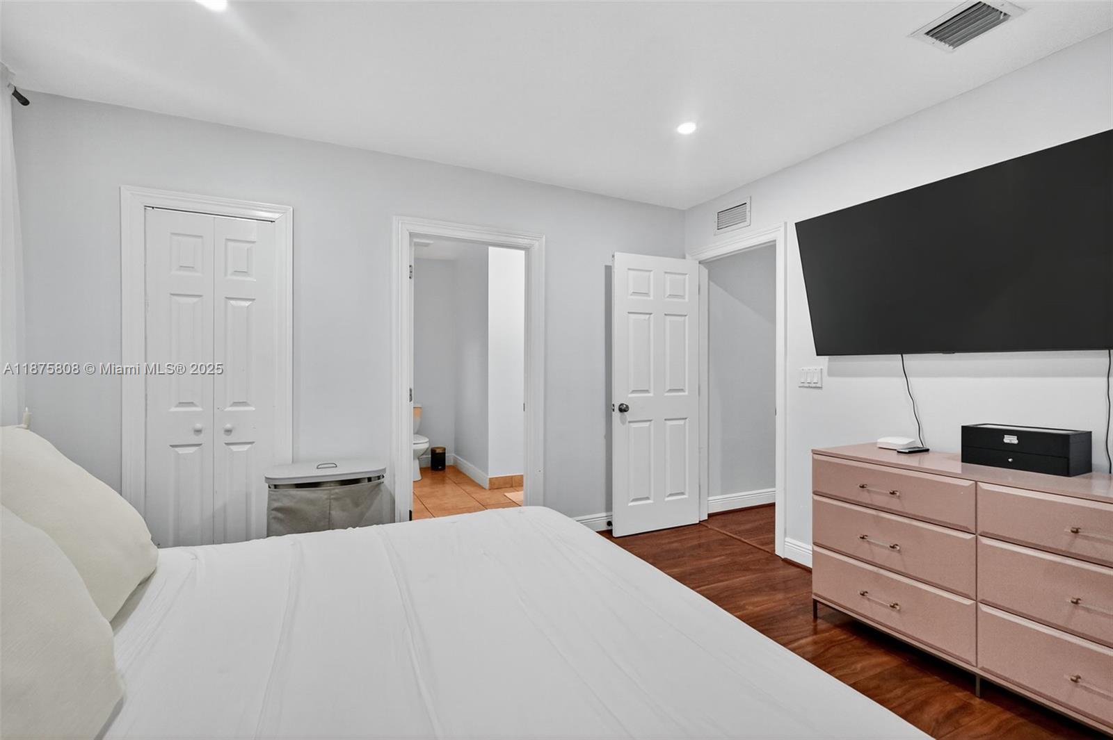 SKY LAKE VILLAS FIRST ADD - Residential Lease