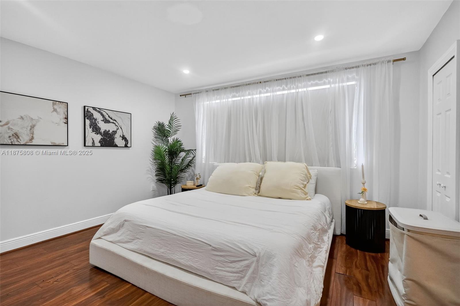 SKY LAKE VILLAS FIRST ADD - Residential Lease