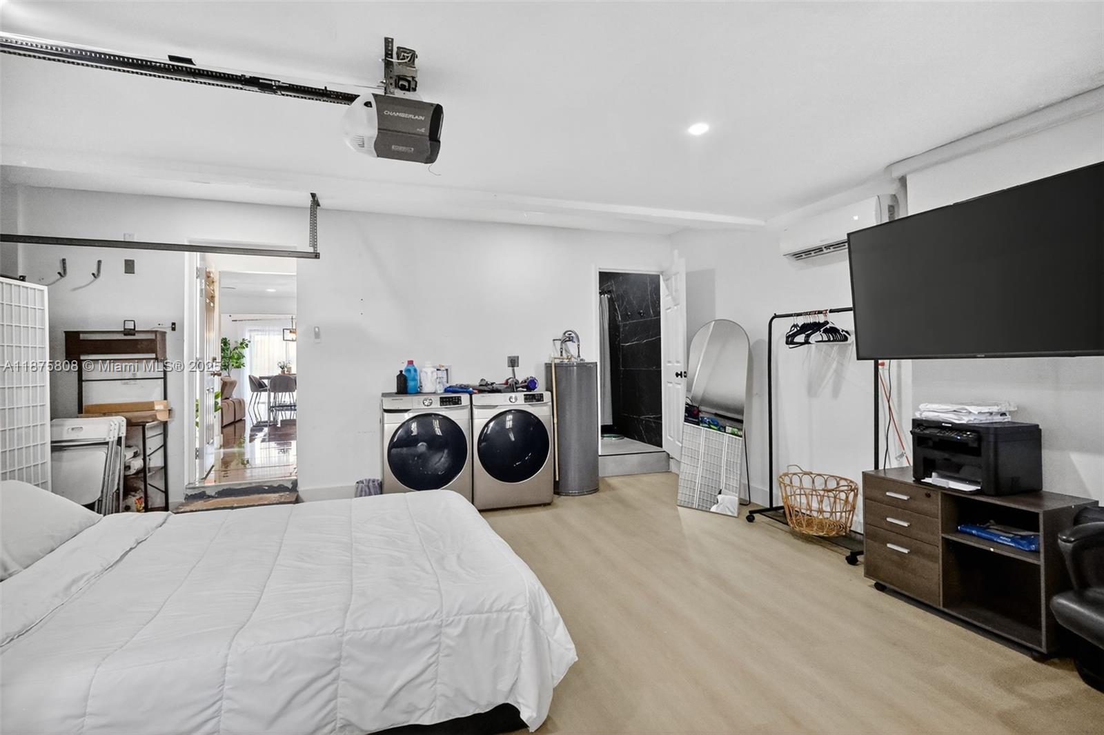 SKY LAKE VILLAS FIRST ADD - Residential Lease