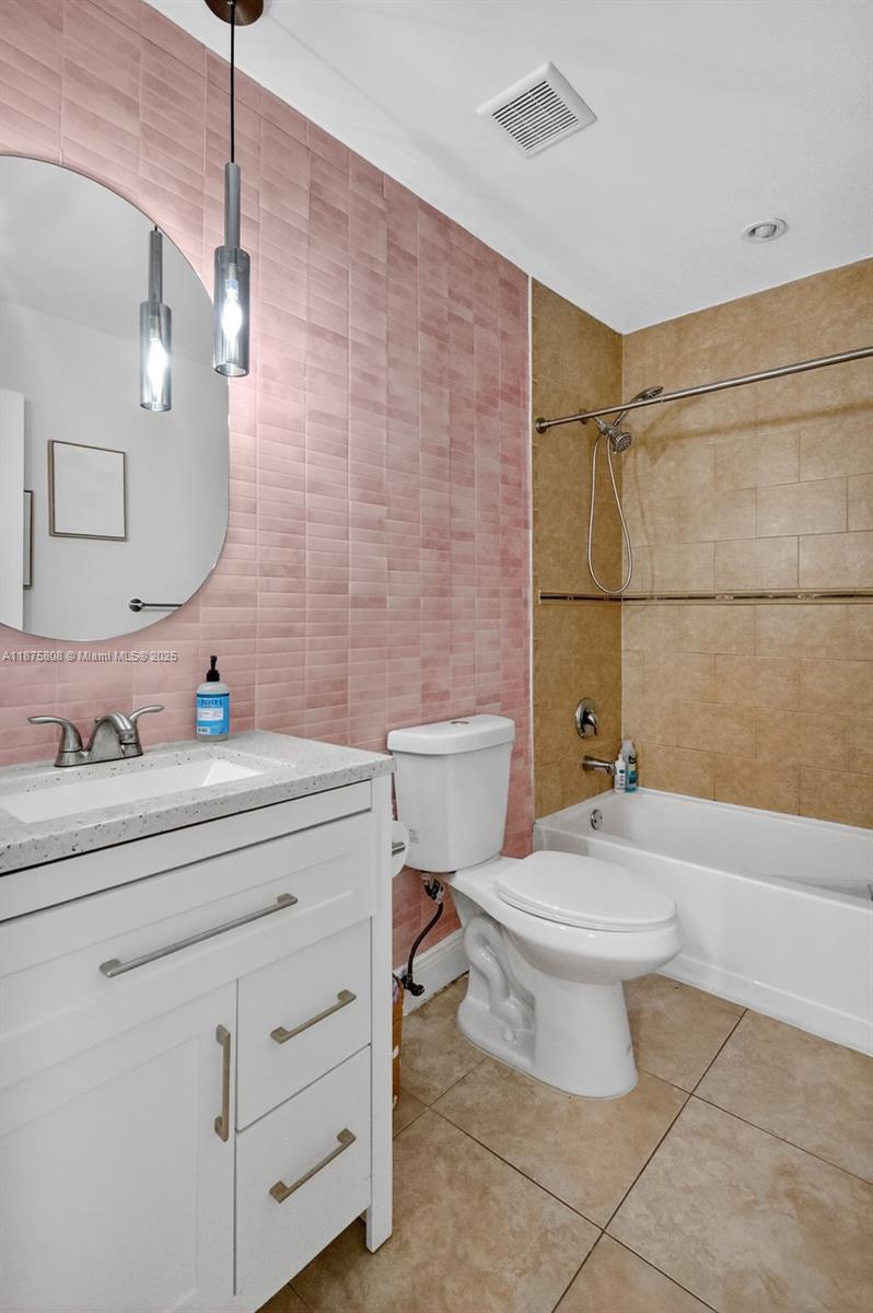 SKY LAKE VILLAS FIRST ADD - Residential Lease