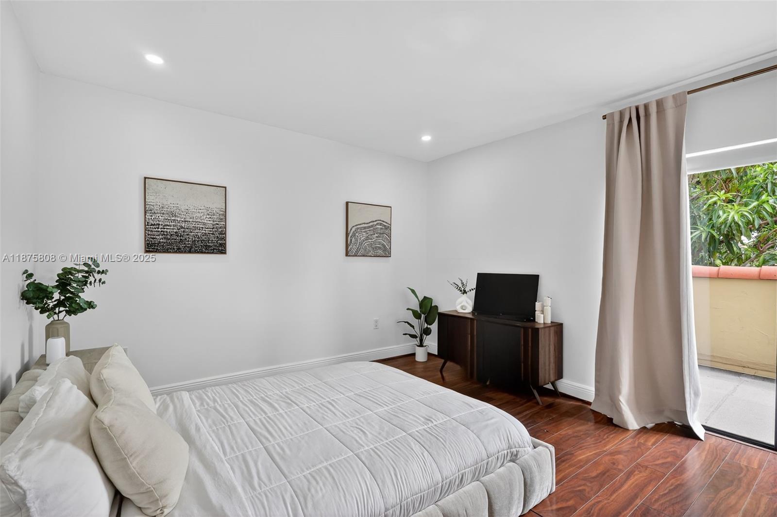 SKY LAKE VILLAS FIRST ADD - Residential Lease