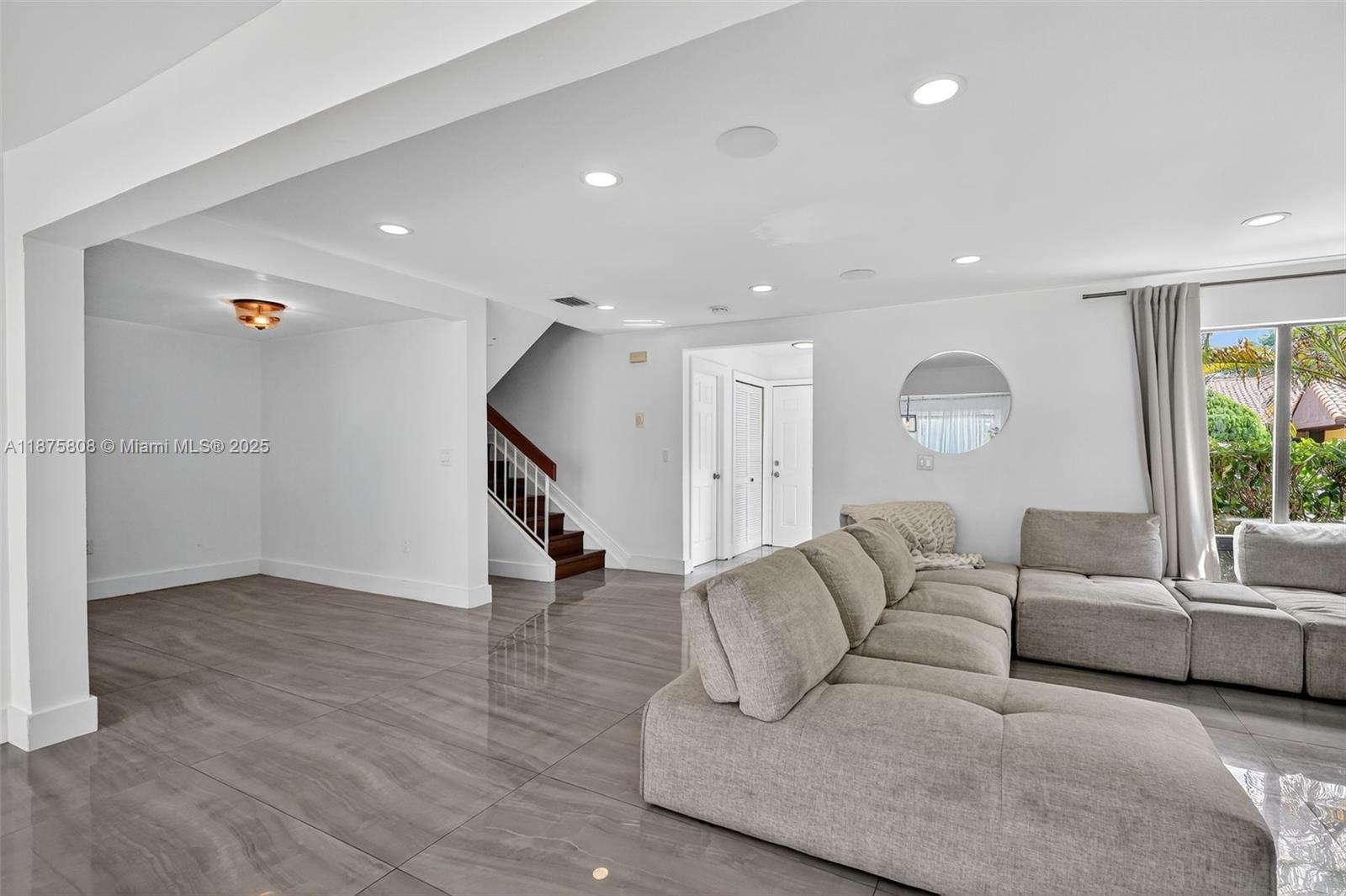 SKY LAKE VILLAS FIRST ADD - Residential Lease