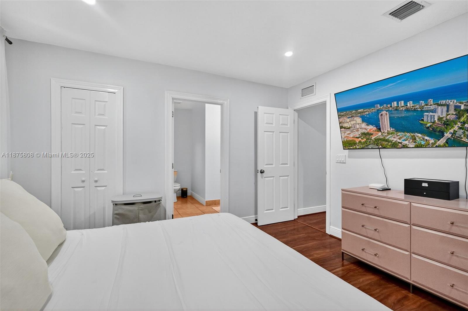 SKY LAKE VILLAS FIRST ADD - Residential Lease