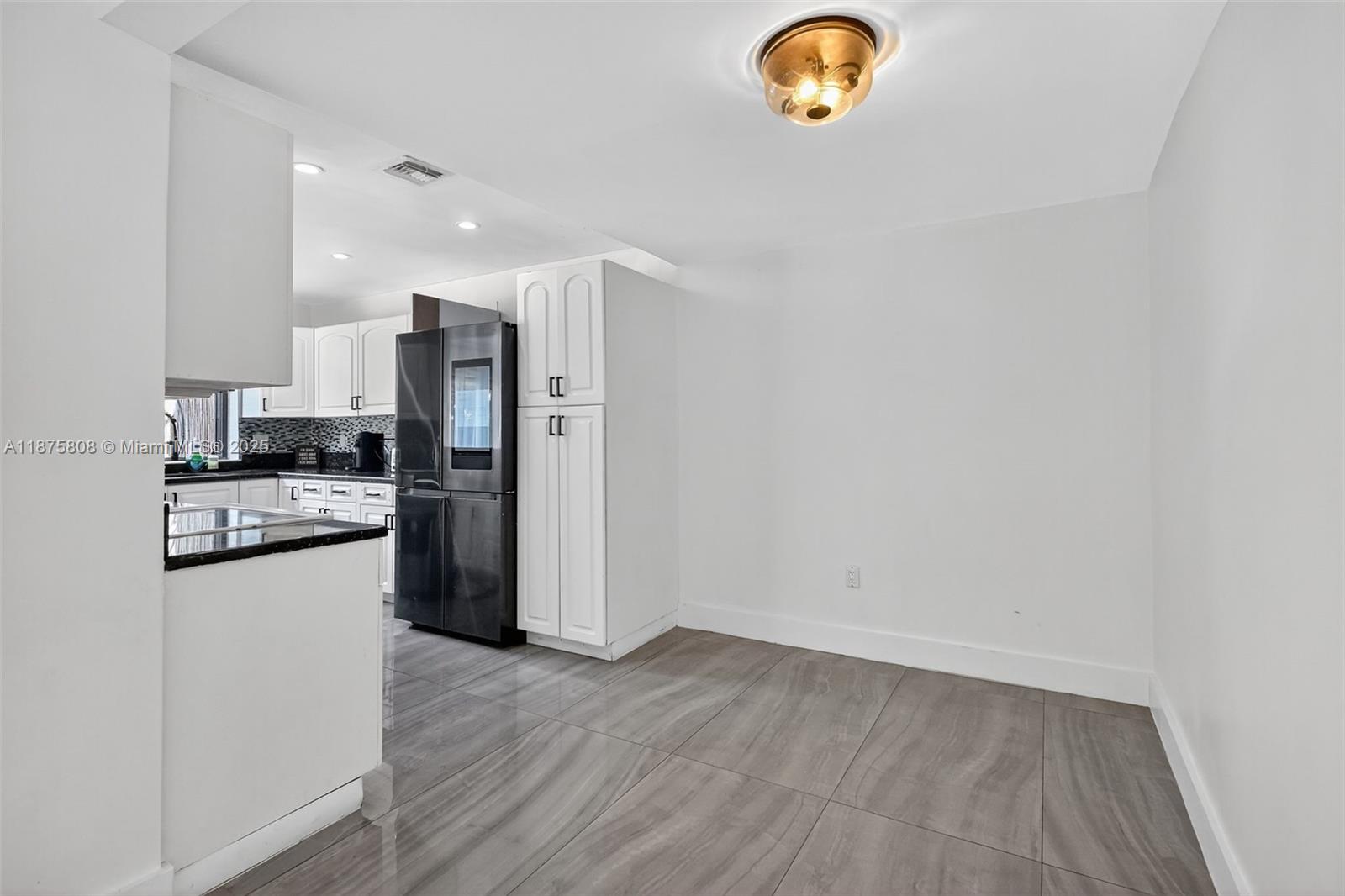 SKY LAKE VILLAS FIRST ADD - Residential Lease