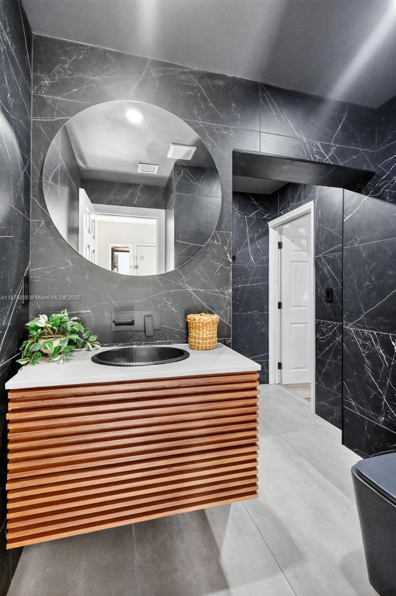 SKY LAKE VILLAS FIRST ADD - Residential Lease