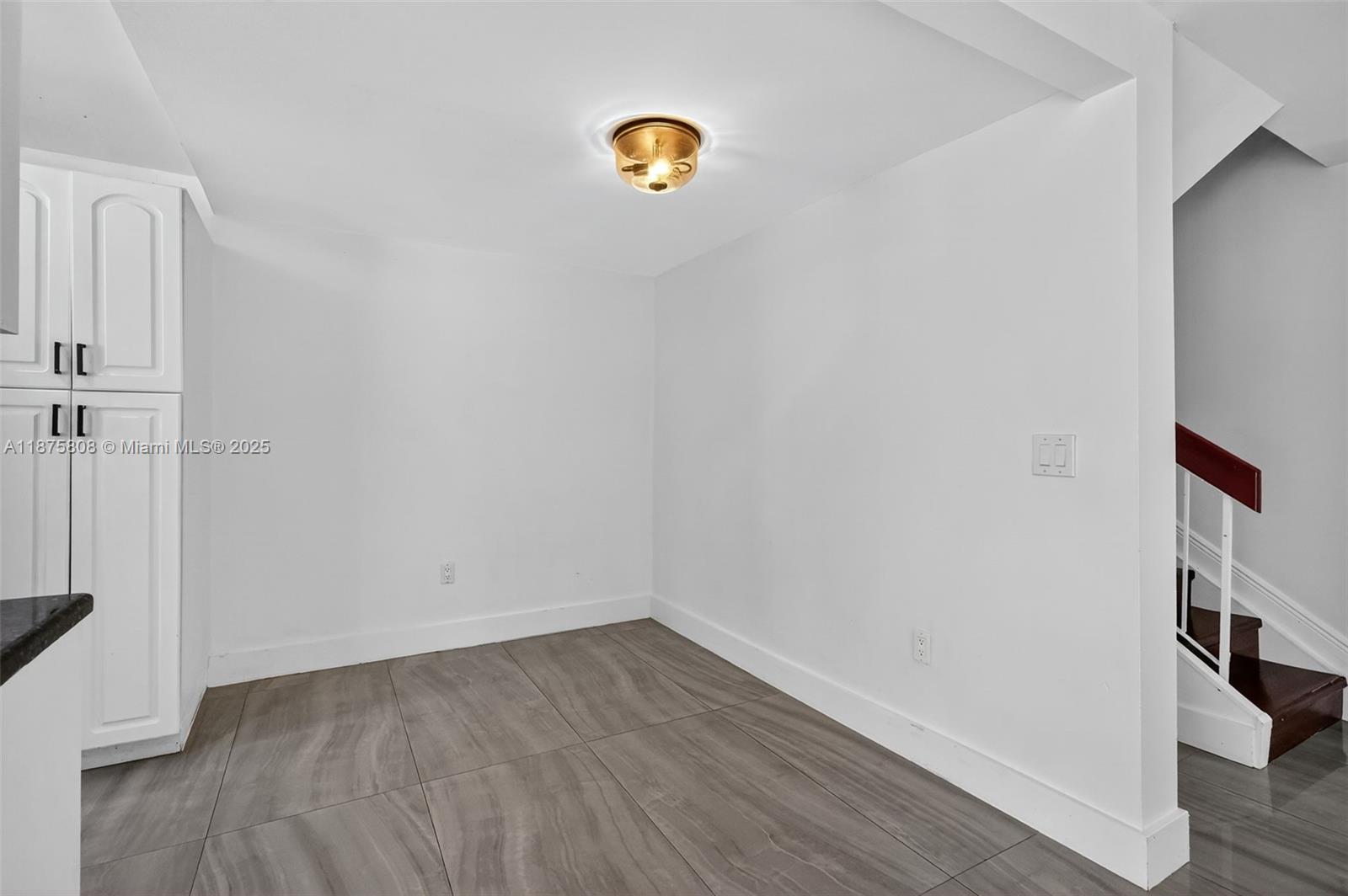 SKY LAKE VILLAS FIRST ADD - Residential Lease