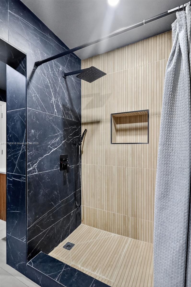 SKY LAKE VILLAS FIRST ADD - Residential Lease