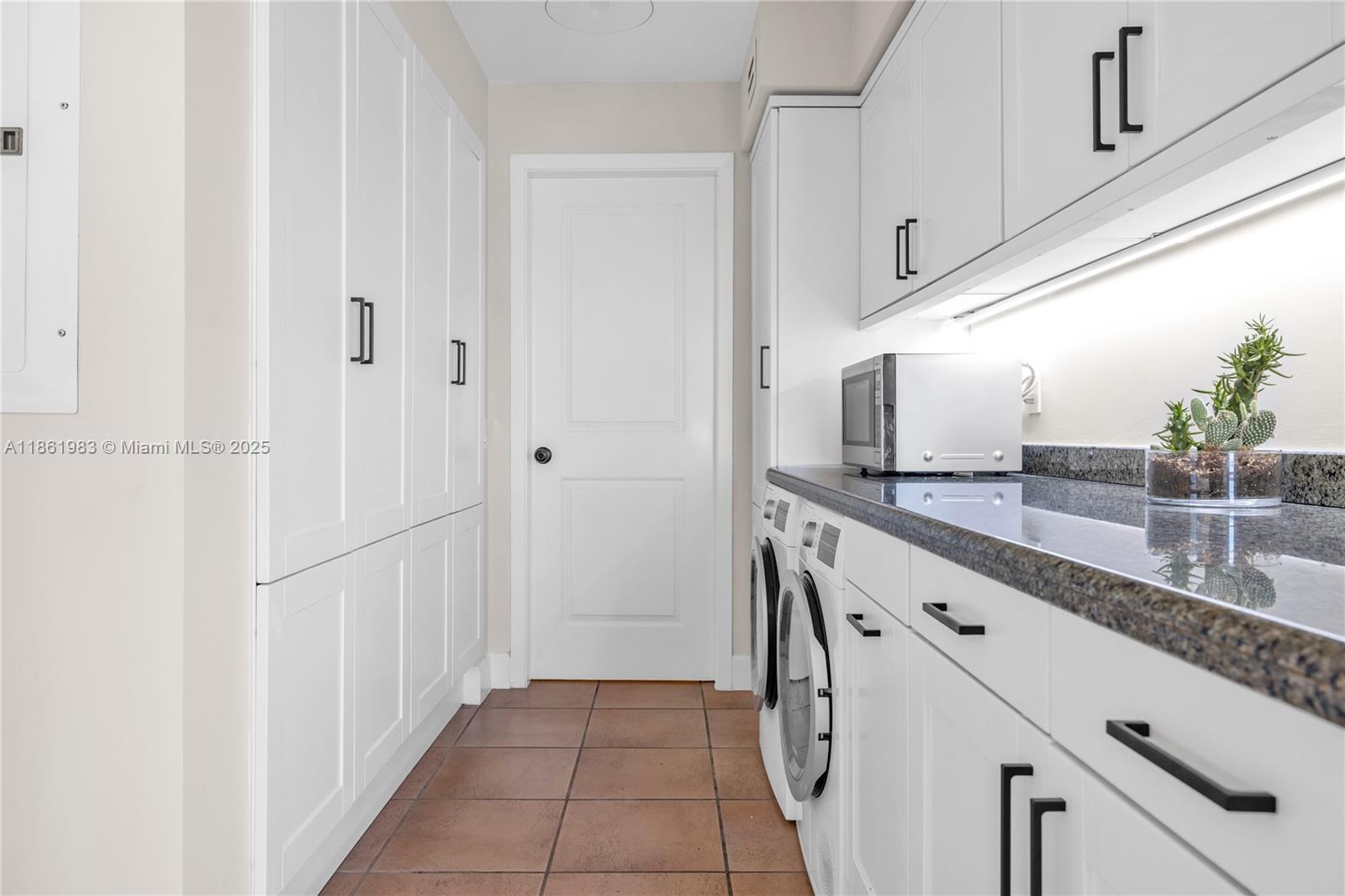 SANDS OF KEY BISCAYNE CON - Residential Lease