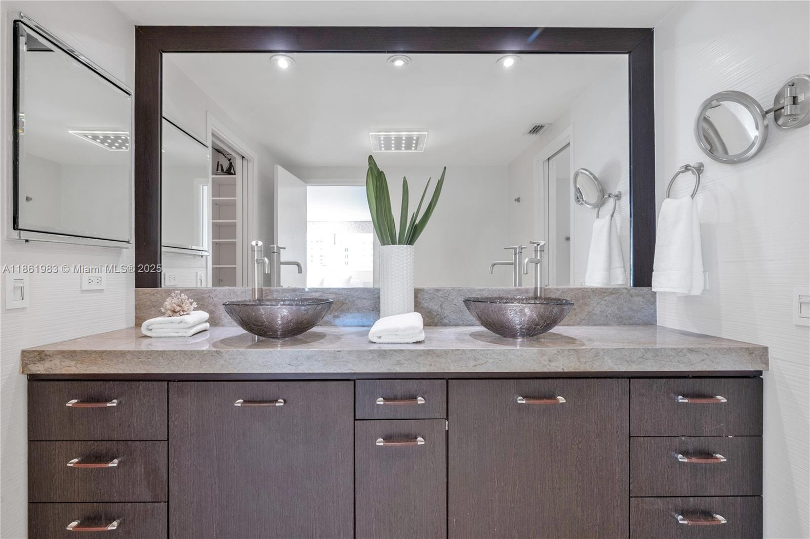 SANDS OF KEY BISCAYNE CON - Residential Lease