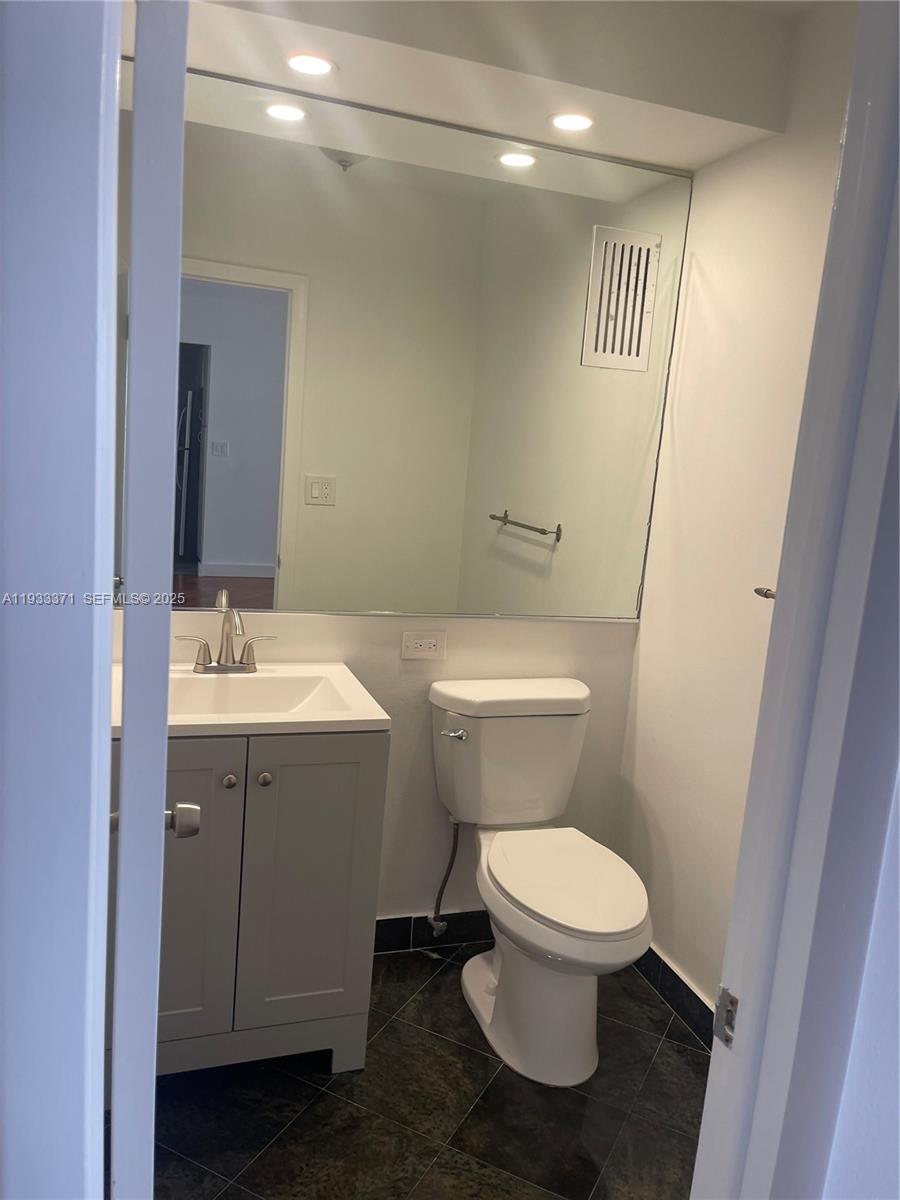 THE CARRIAGE CLUB NORTH C - Residential Lease