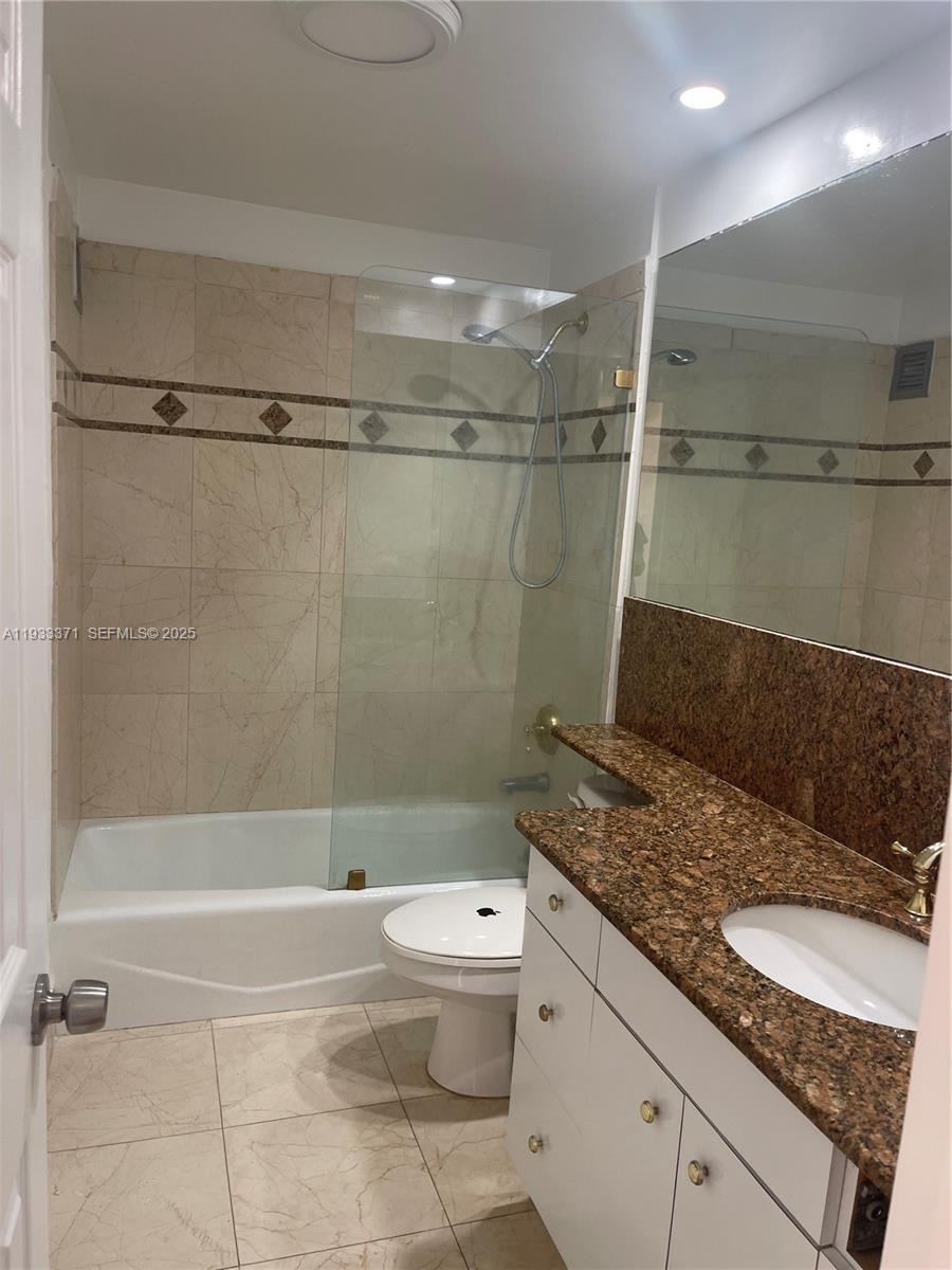 THE CARRIAGE CLUB NORTH C - Residential Lease