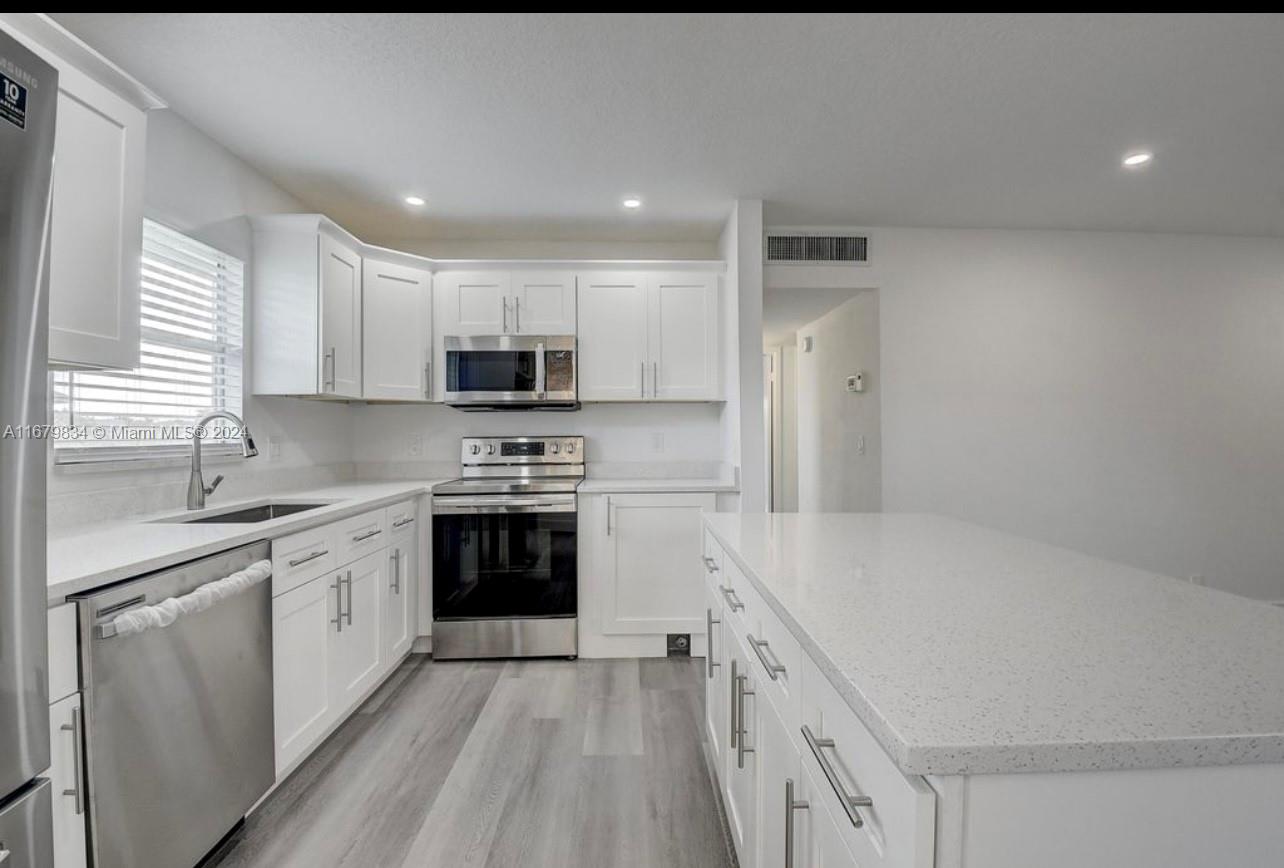 KINGS POINT BRITTANY COND - Residential