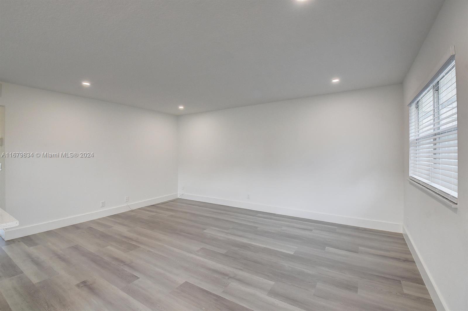 KINGS POINT BRITTANY COND - Residential