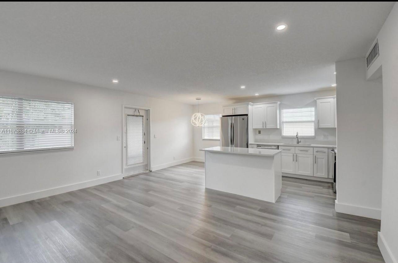 KINGS POINT BRITTANY COND - Residential