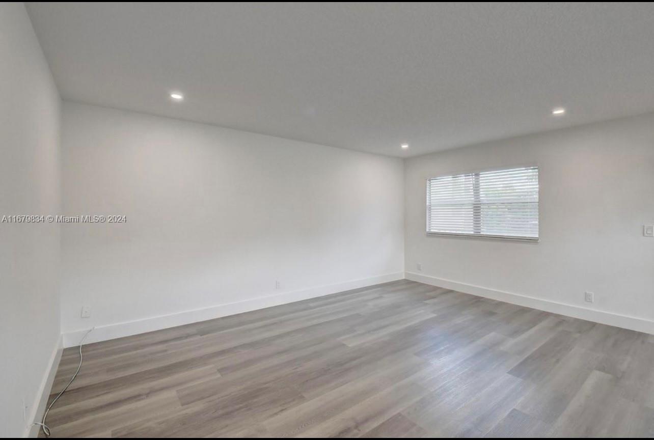 KINGS POINT BRITTANY COND - Residential