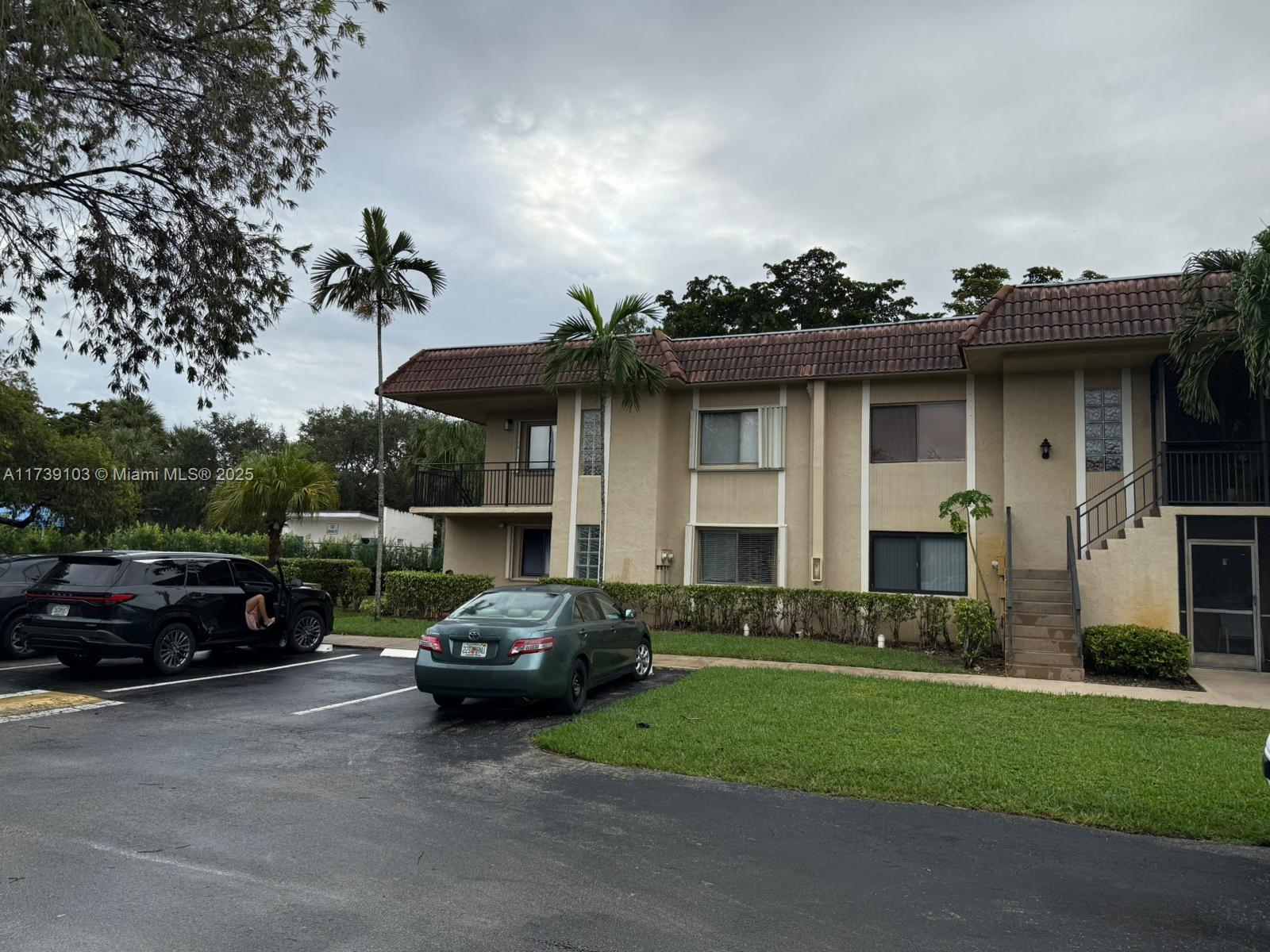 Beautiful 2/2 Condo in Weston area. Desirable area with great school district All the schools in Weston are A+.
Enjoy the tranquility that this unit provides. Storage room. Excellent location close to major highways, hospitals, golf courses, shopping, and restaurants, shopping center, sawgrass mall, Fort Lauderdale International Airport and beaches. Come see it today and start enjoying the Weston lifestyle.Ample storage space, a screened patio, and access to neighborhood amenities such as a pool ( pool is right next to the apartment) Also close to 175, 1595, and 869/Sawgrass Expressway for easy commuting.