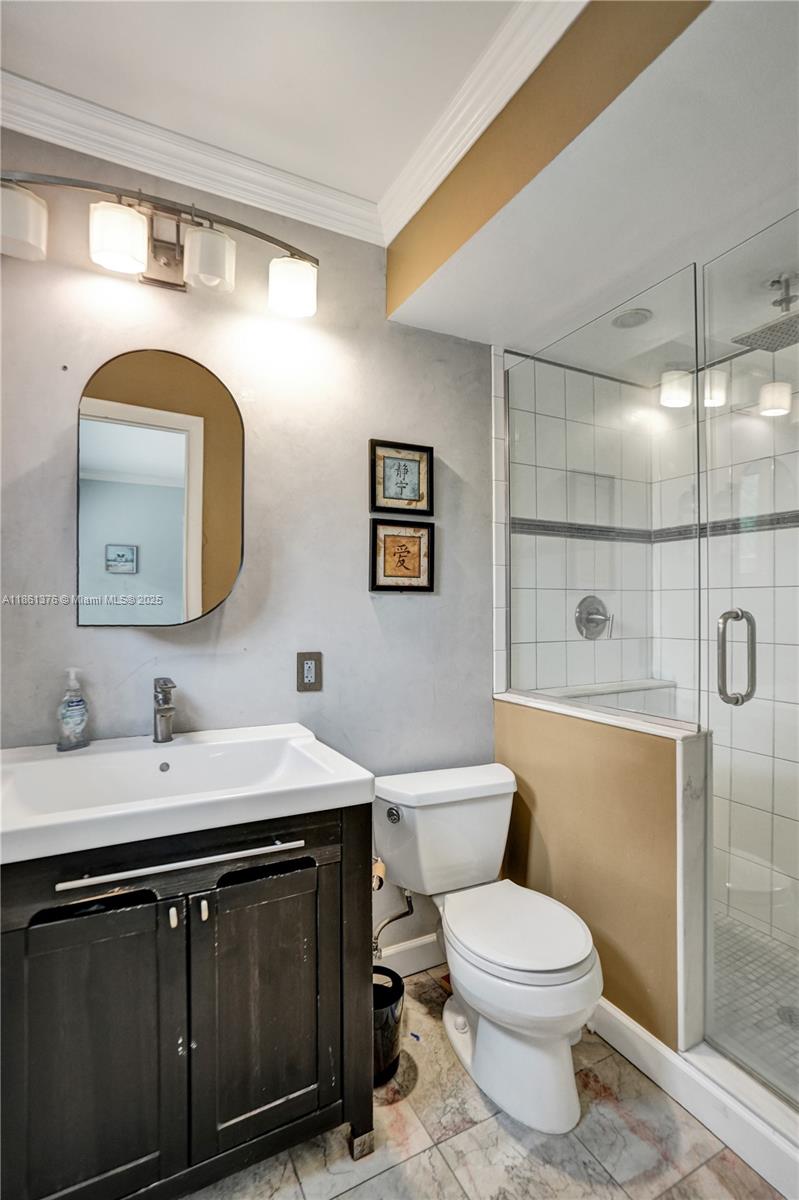 HILLCREST COUNTRY CLUB AP - Residential