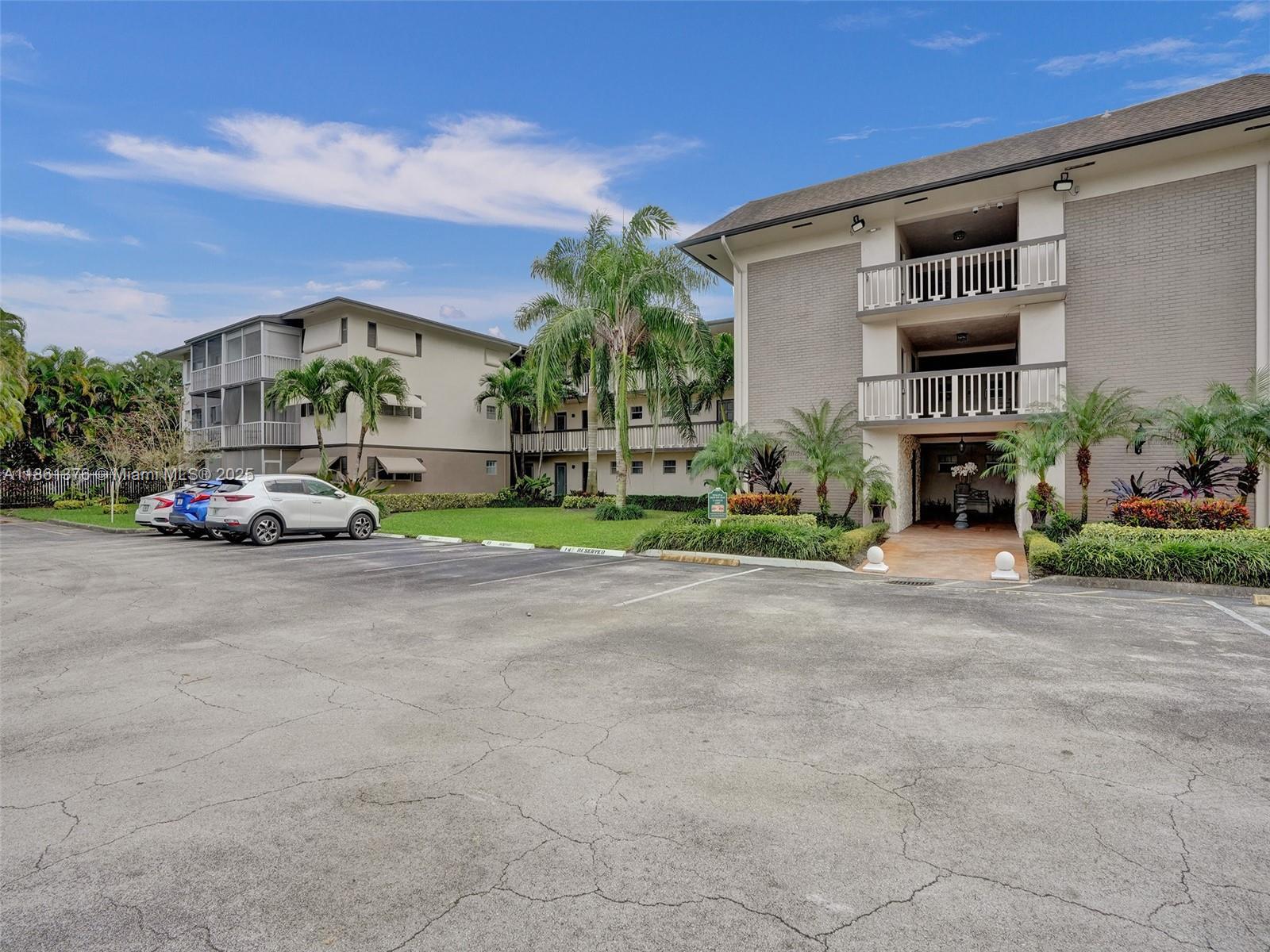 HILLCREST COUNTRY CLUB AP - Residential