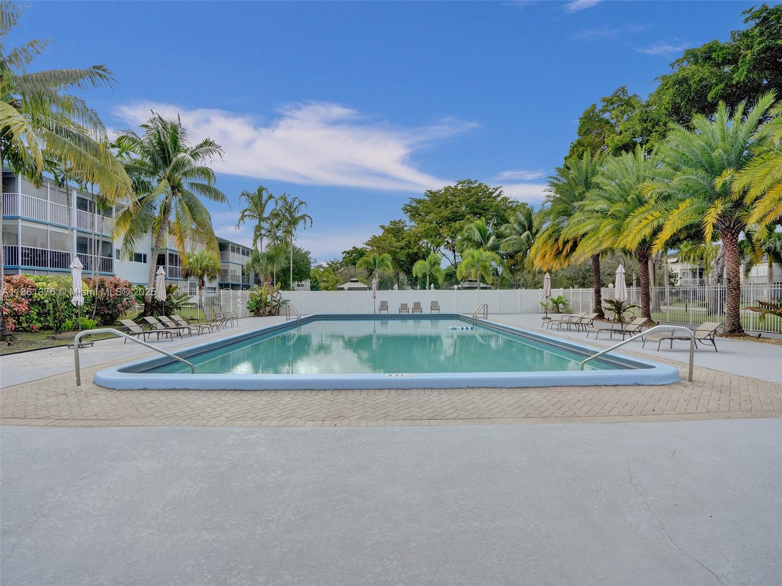 HILLCREST COUNTRY CLUB AP - Residential