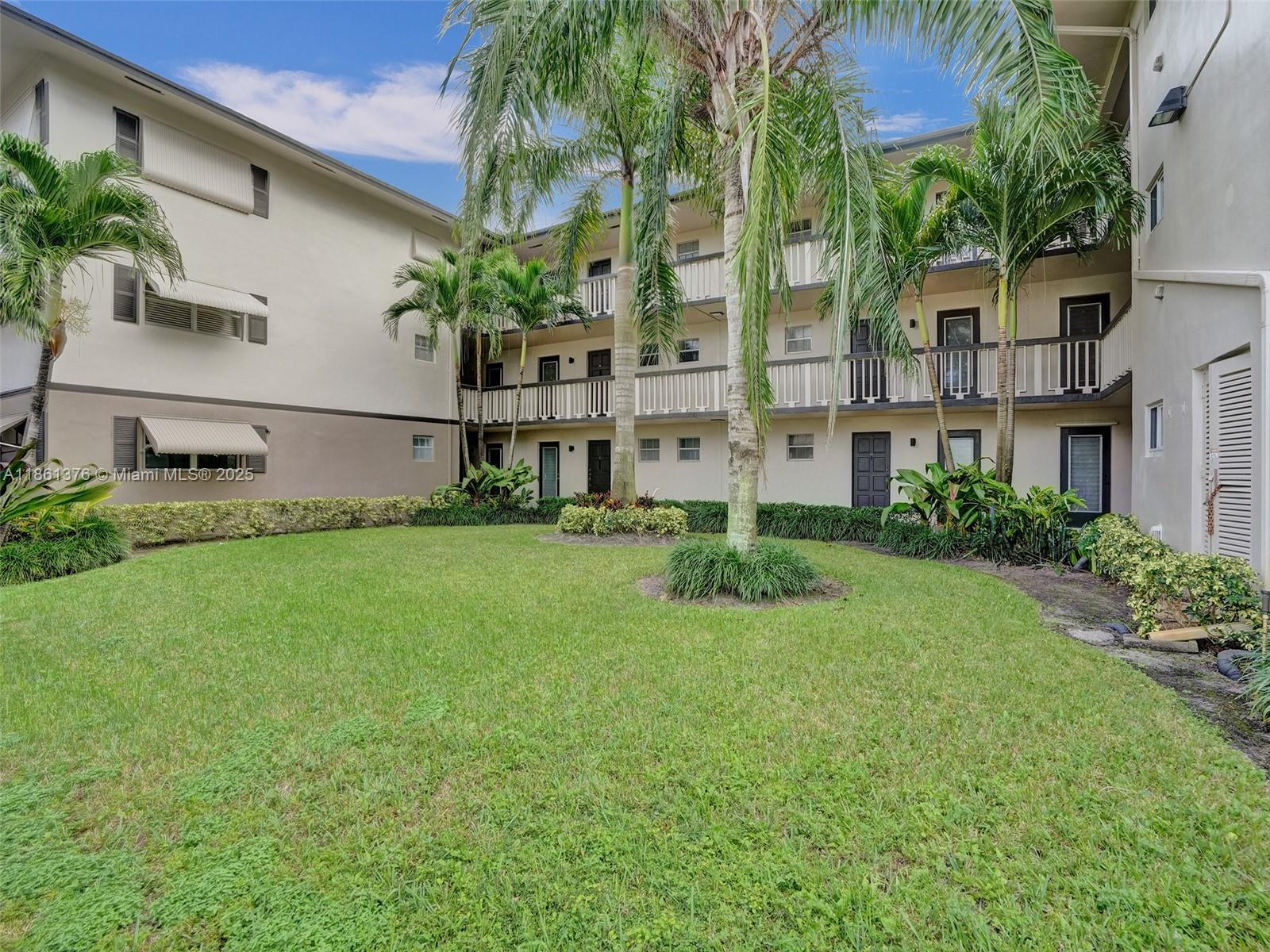 HILLCREST COUNTRY CLUB AP - Residential