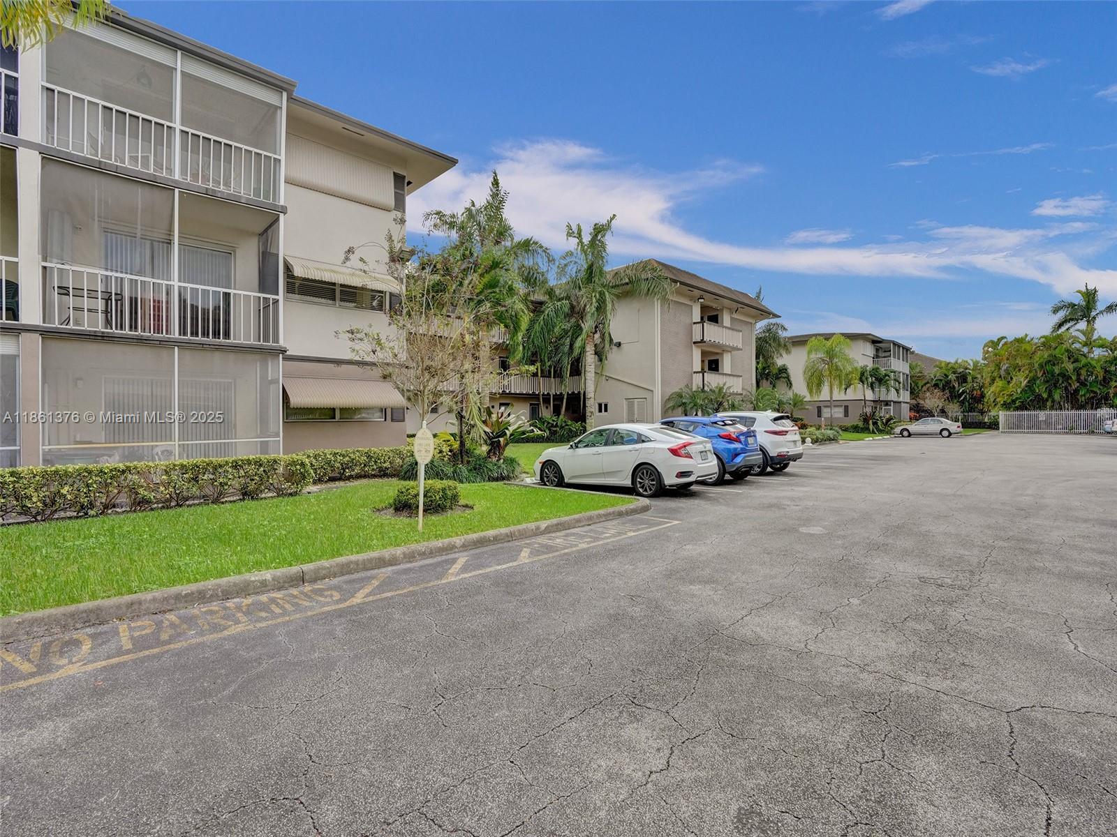 HILLCREST COUNTRY CLUB AP - Residential