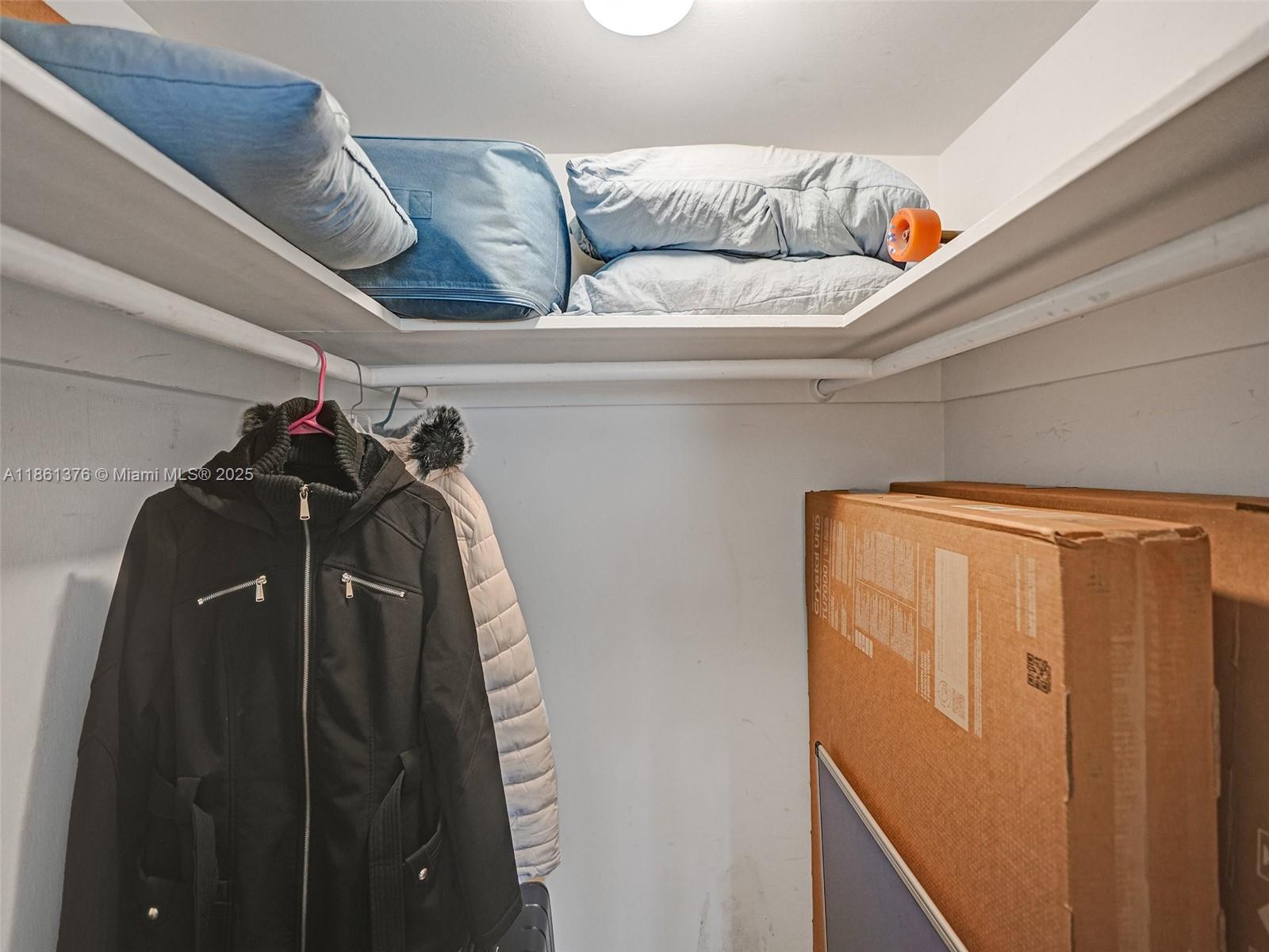 HILLCREST COUNTRY CLUB AP - Residential