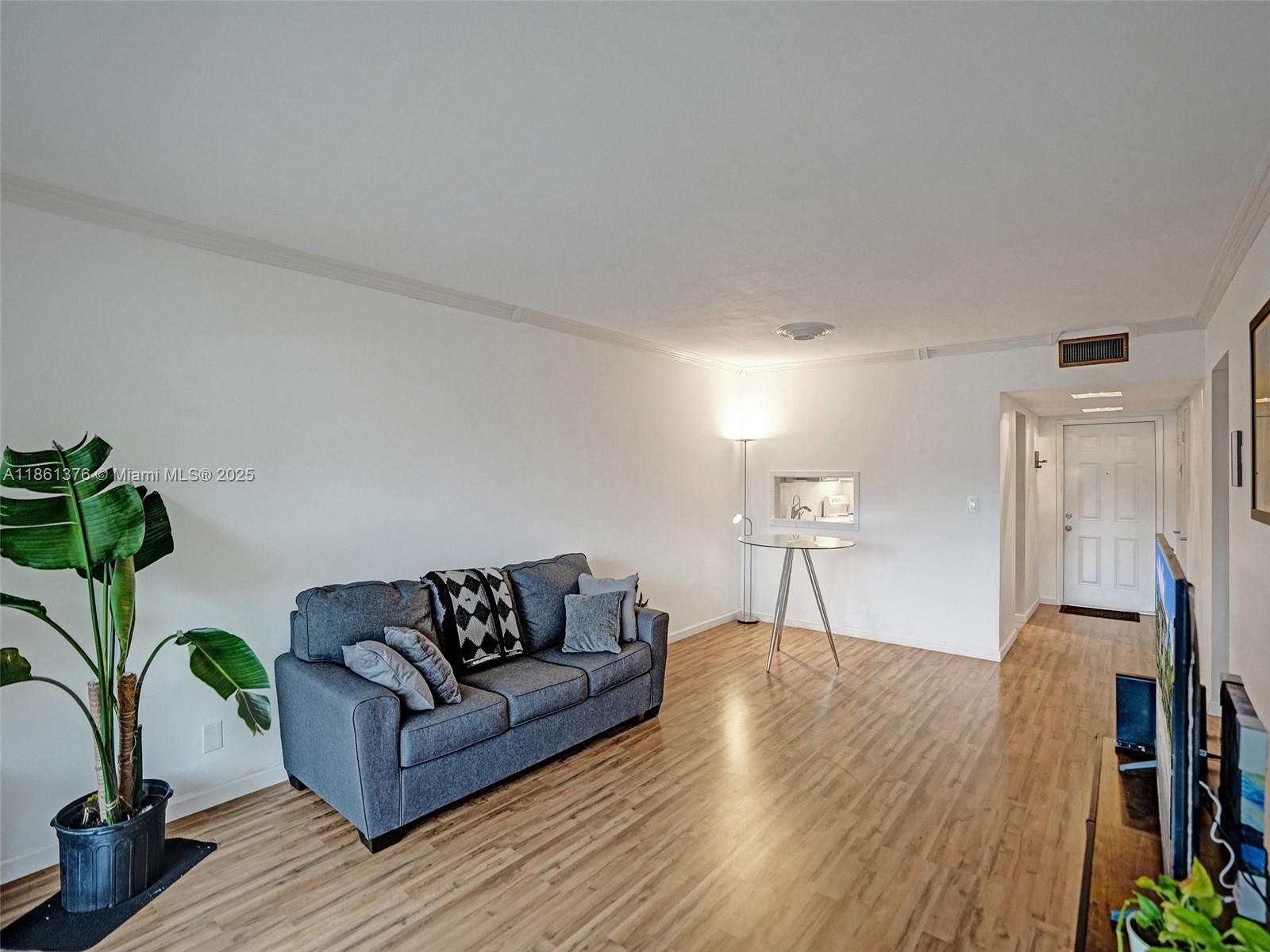 HILLCREST COUNTRY CLUB AP - Residential