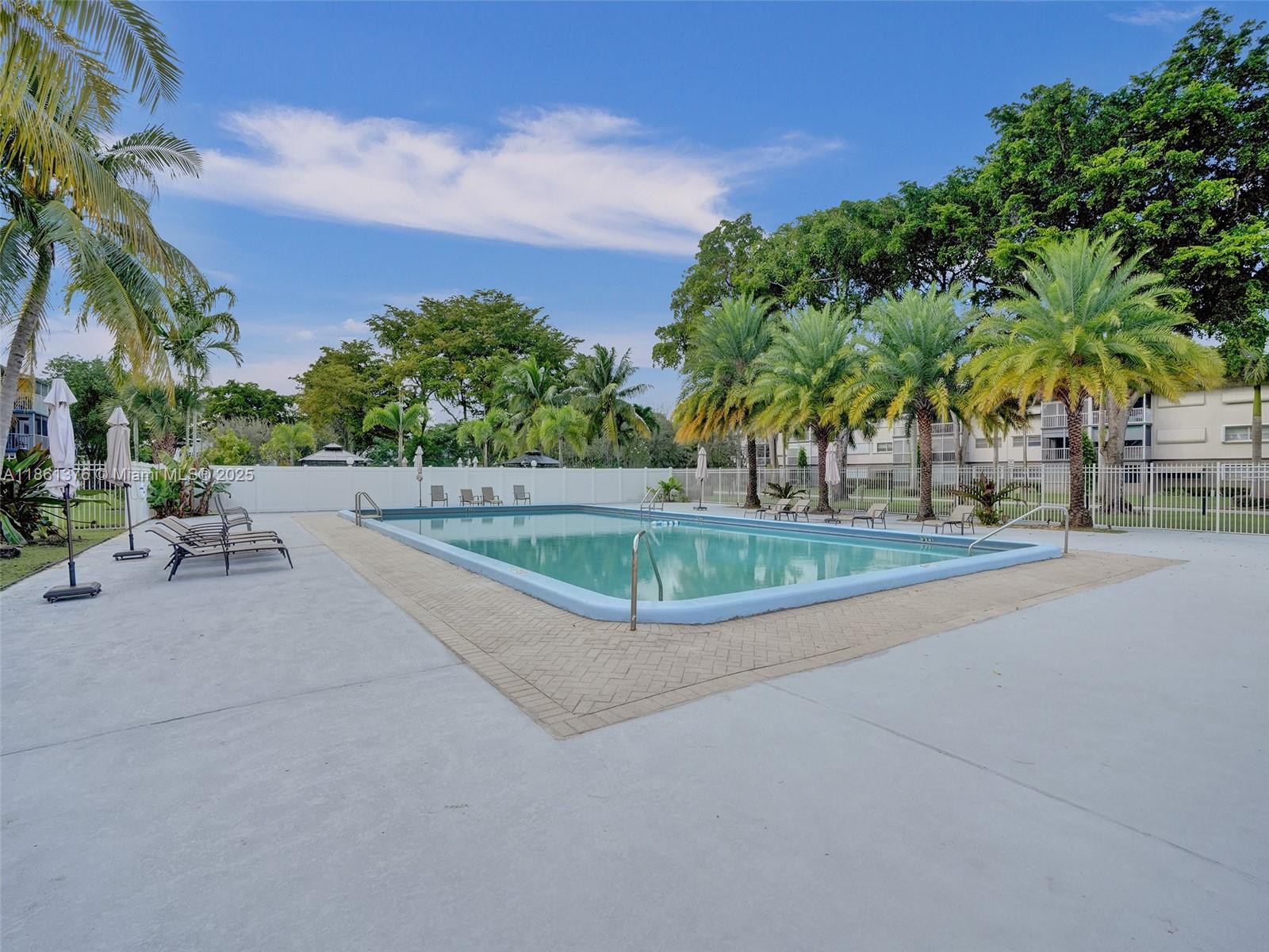 HILLCREST COUNTRY CLUB AP - Residential