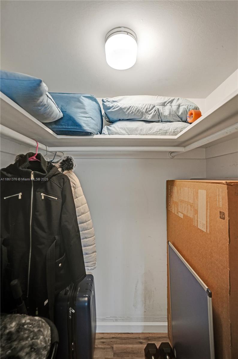 HILLCREST COUNTRY CLUB AP - Residential