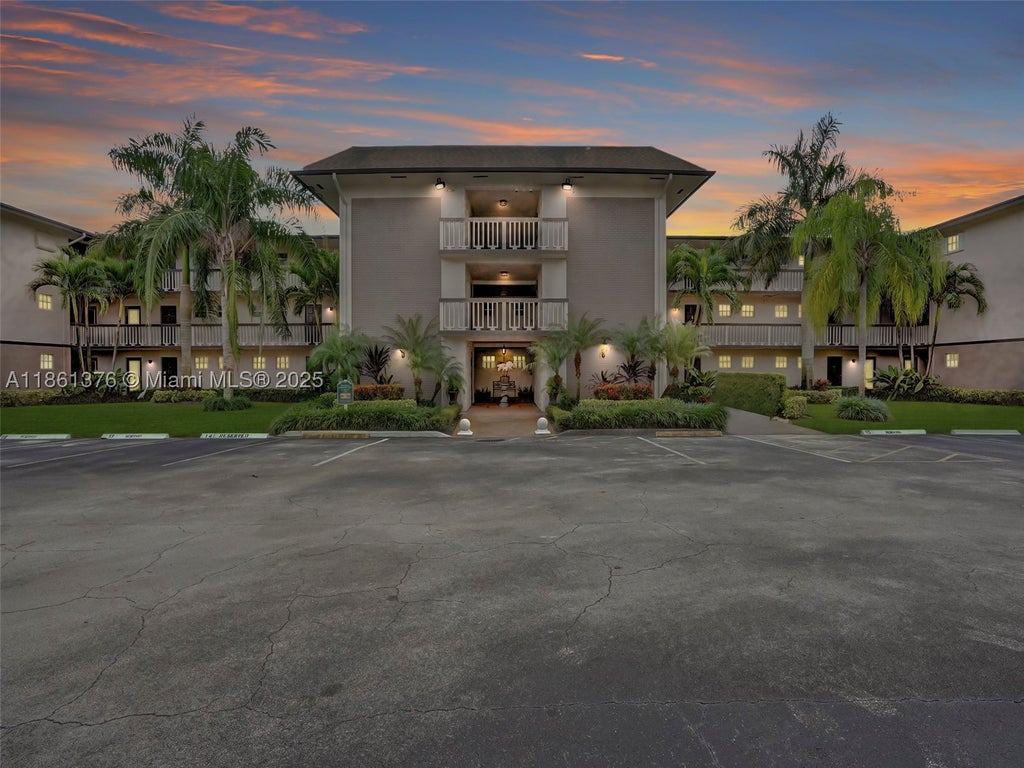 Photo of 4900 Washington St #203, Hollywood, FL 33021 (MLS # A11861376)