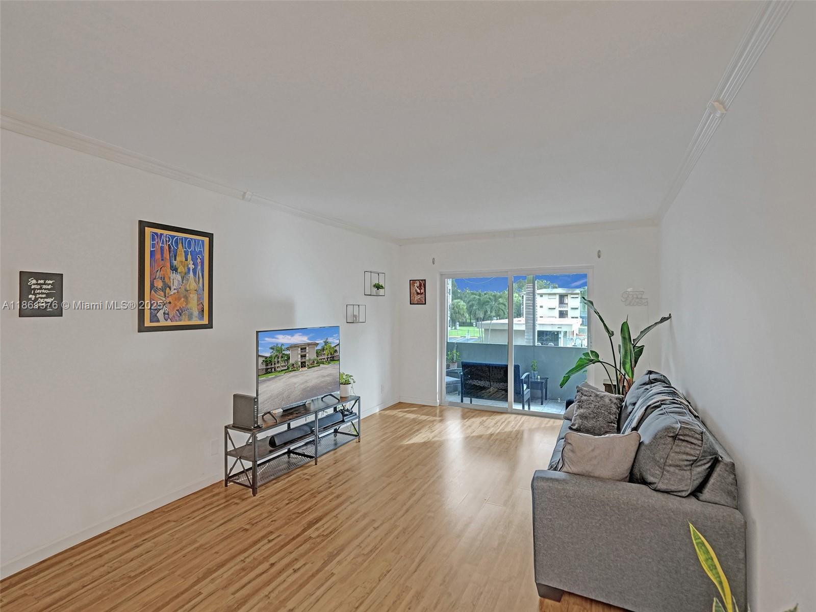 HILLCREST COUNTRY CLUB AP - Residential