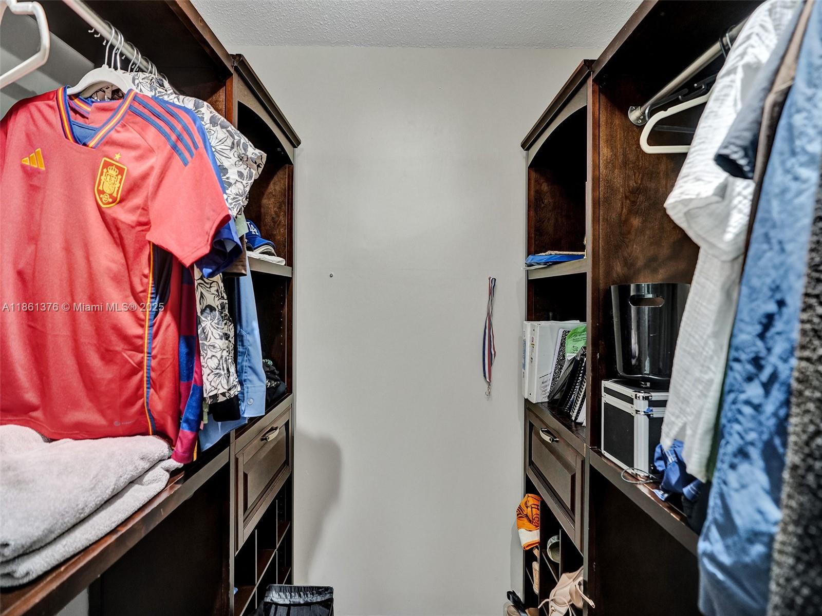 HILLCREST COUNTRY CLUB AP - Residential