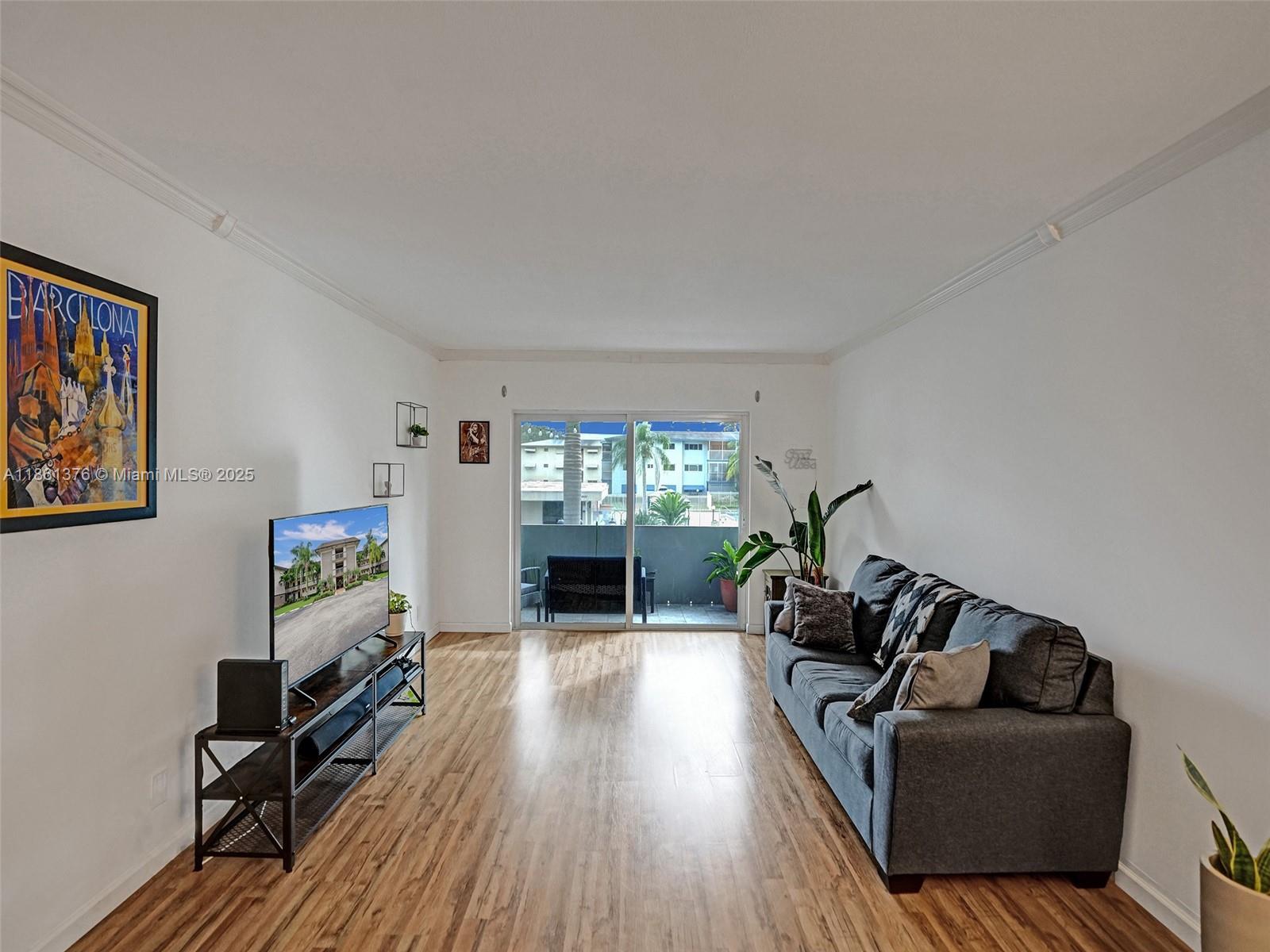 HILLCREST COUNTRY CLUB AP - Residential