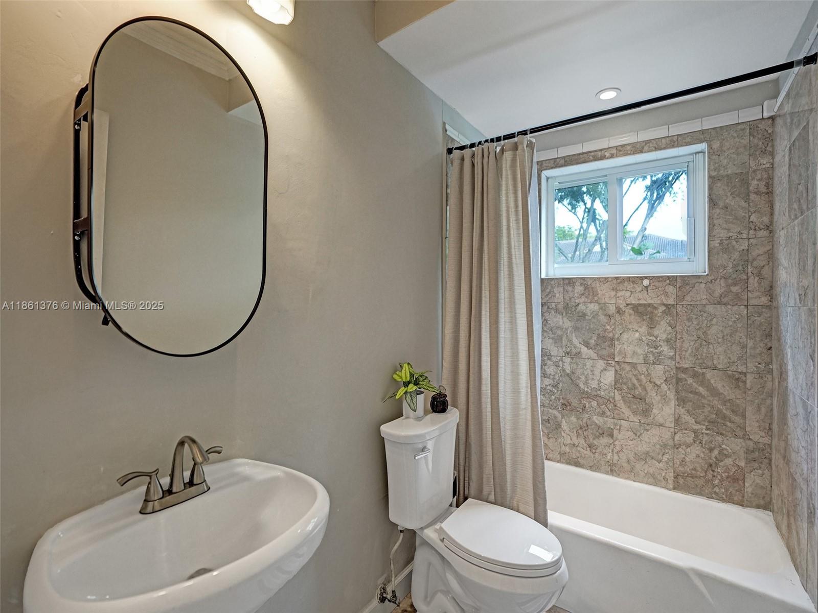 HILLCREST COUNTRY CLUB AP - Residential