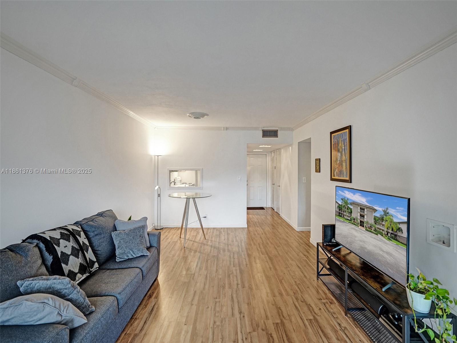 HILLCREST COUNTRY CLUB AP - Residential