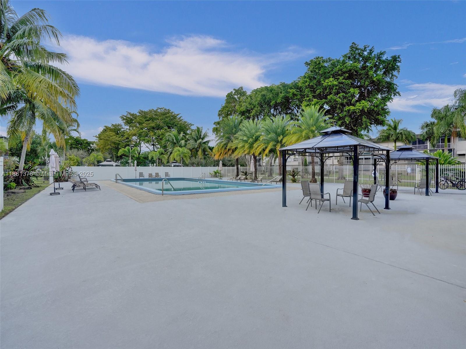 HILLCREST COUNTRY CLUB AP - Residential