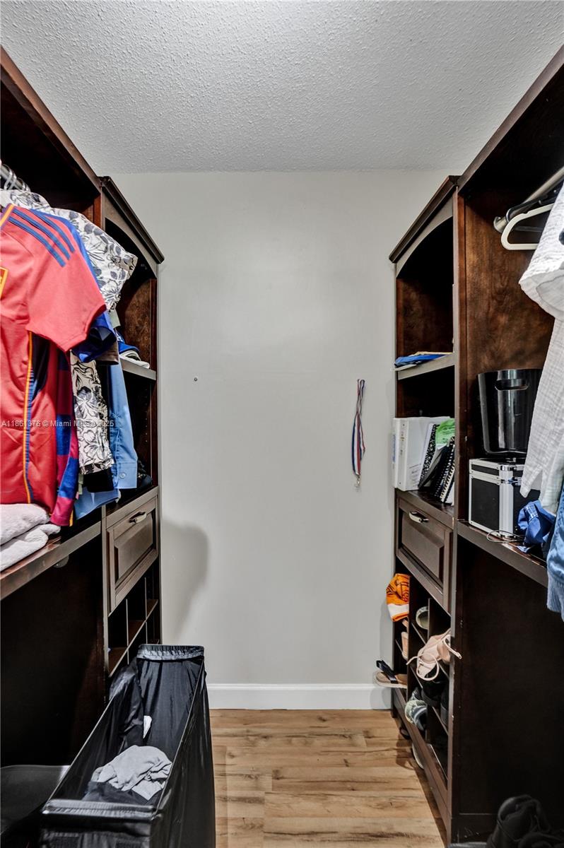 HILLCREST COUNTRY CLUB AP - Residential