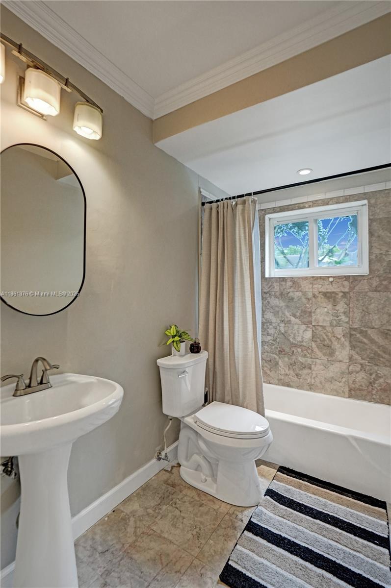 HILLCREST COUNTRY CLUB AP - Residential