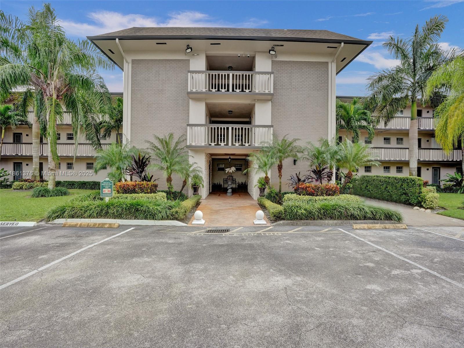 HILLCREST COUNTRY CLUB AP - Residential